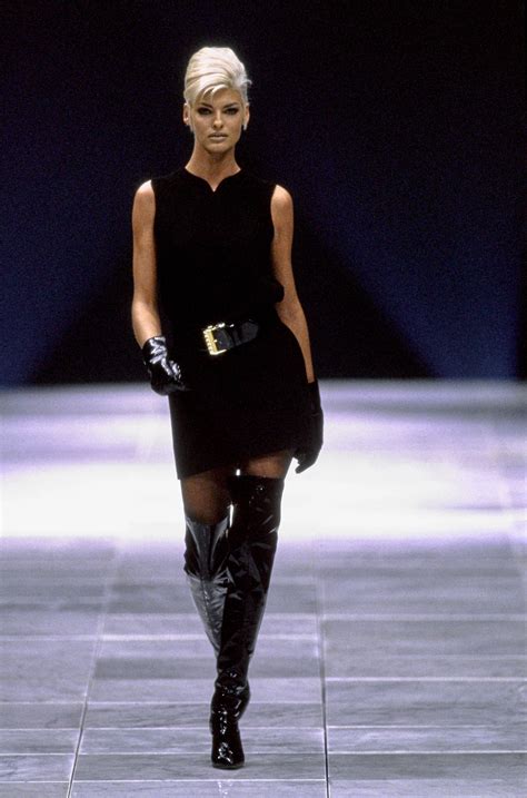 linda evangelista versace